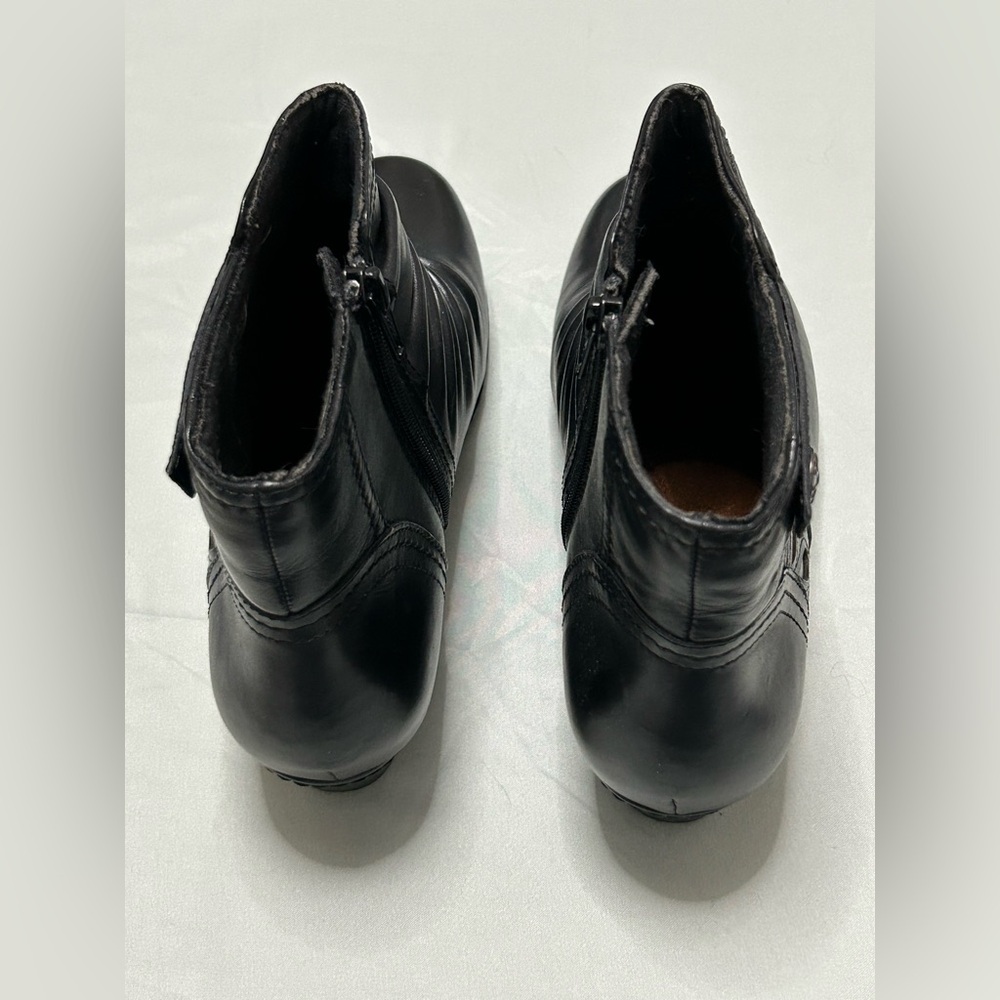 Rockport / Cobb Hill Black Abilene Ankle Booties with Floral Detail - 9.5M - Picture 5 of 8